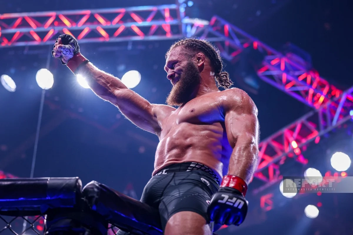 Bakıda tarixi UFC gecəsi: Fiziyevdən möhtəşəm qələbə – FOTO