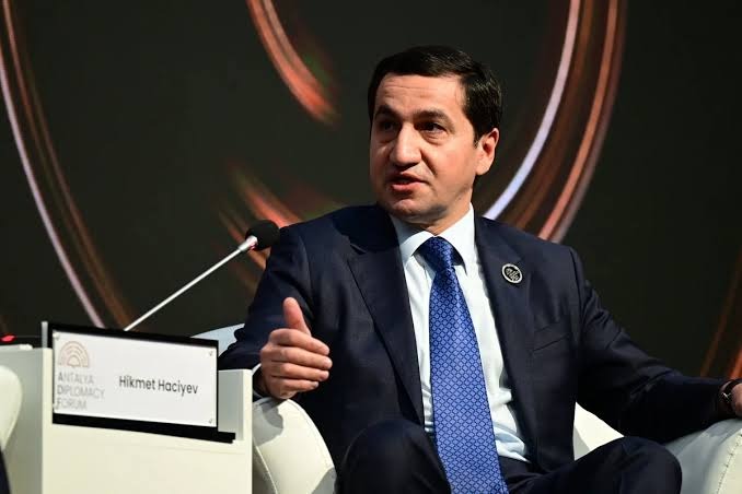 Hikmət Hacıyev Makronun müşaviri ilə Azərbaycan–Fransa münasibətlərini müzakirə edib